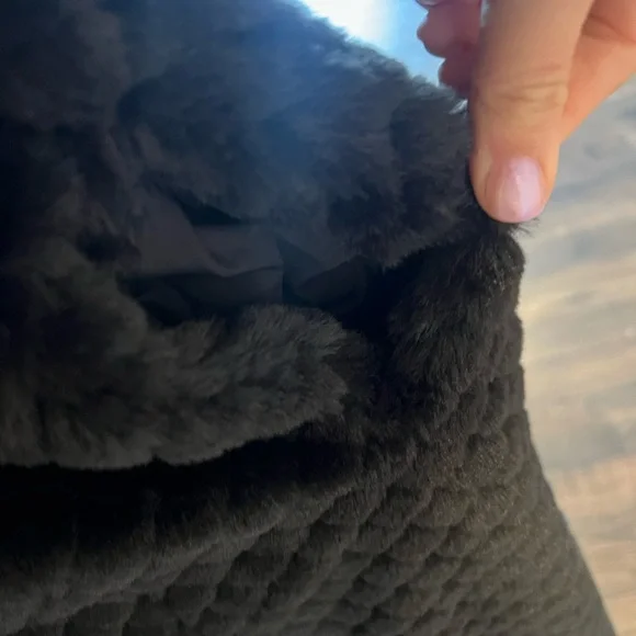 Faux fur coat - Picture 7 of 8